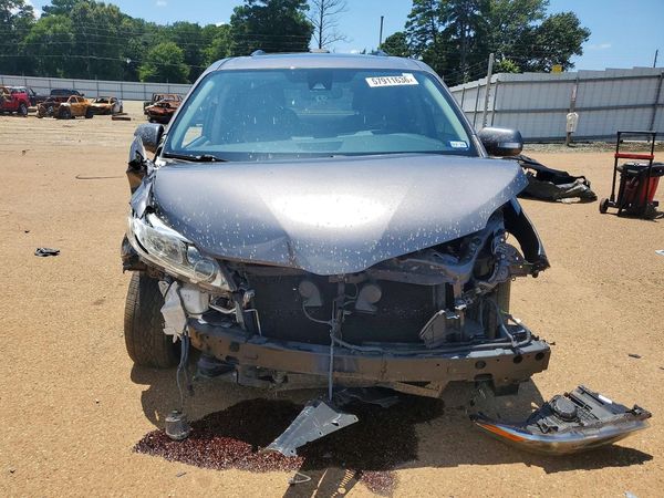 2018 TOYOTA SIENNA