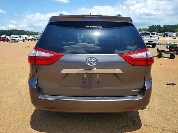 2018 TOYOTA SIENNA