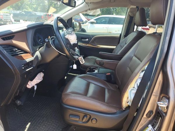 2018 TOYOTA SIENNA