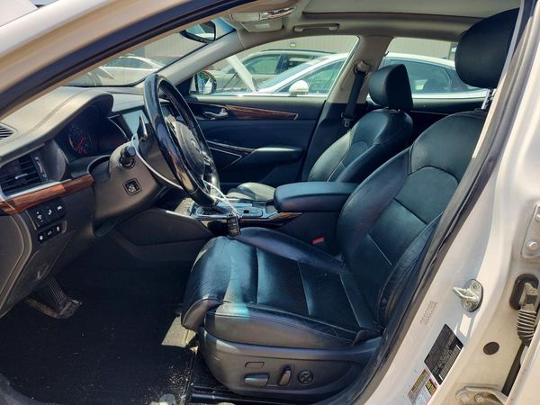 2017 KIA CADENZA