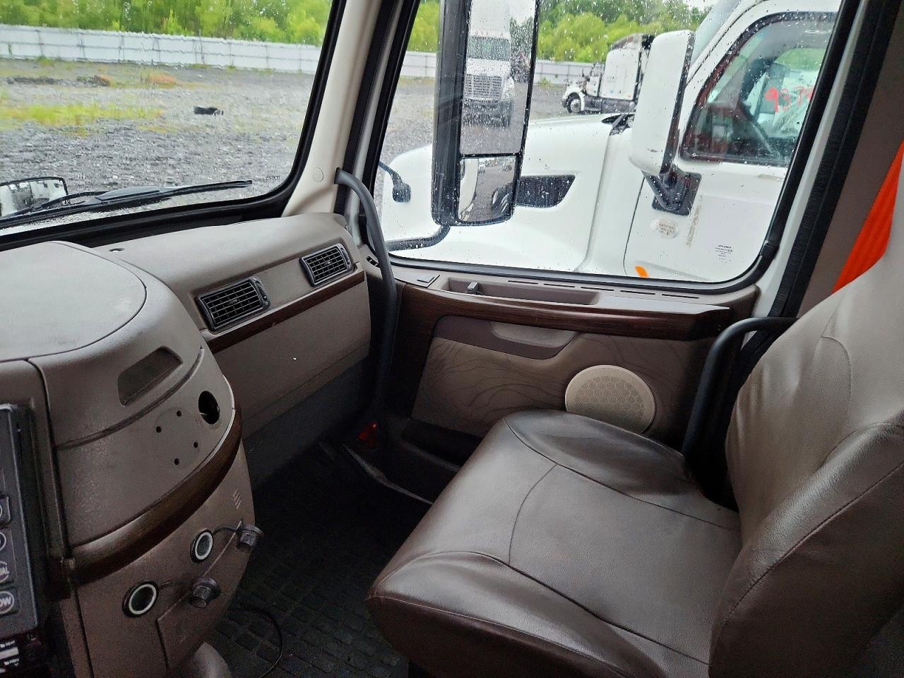 2017 VOLVO VNL