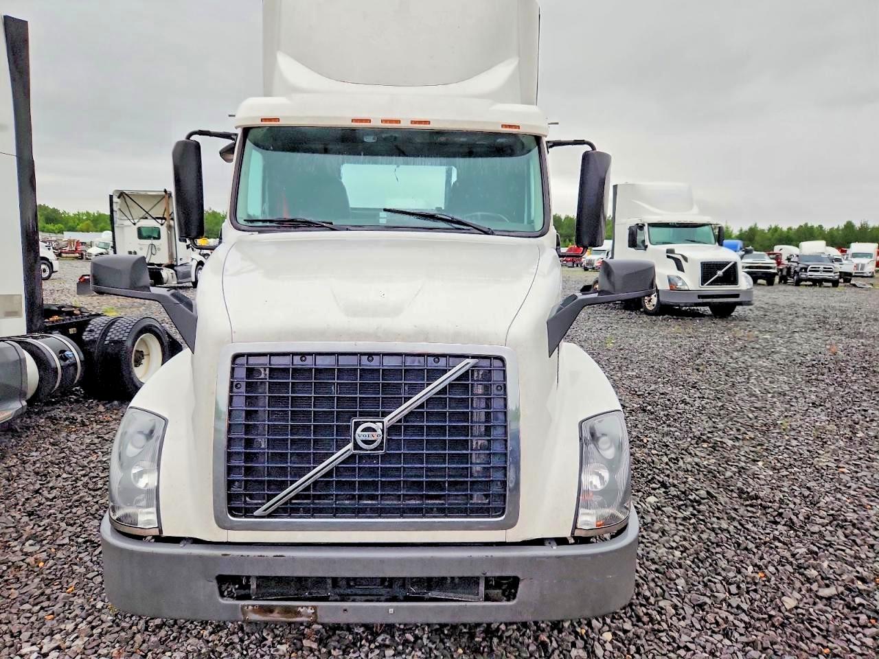 2017 VOLVO VNL