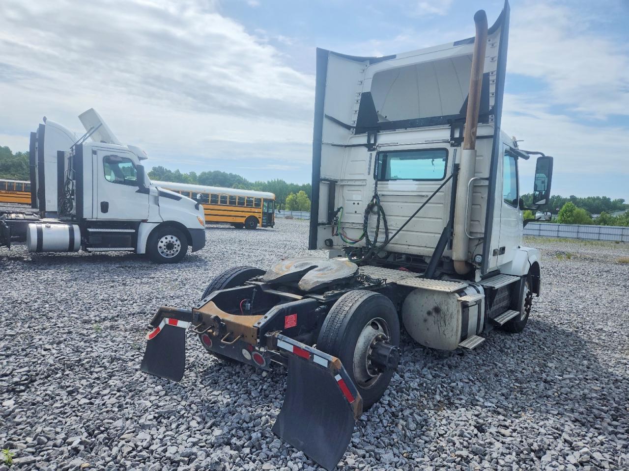2017 VOLVO VNL