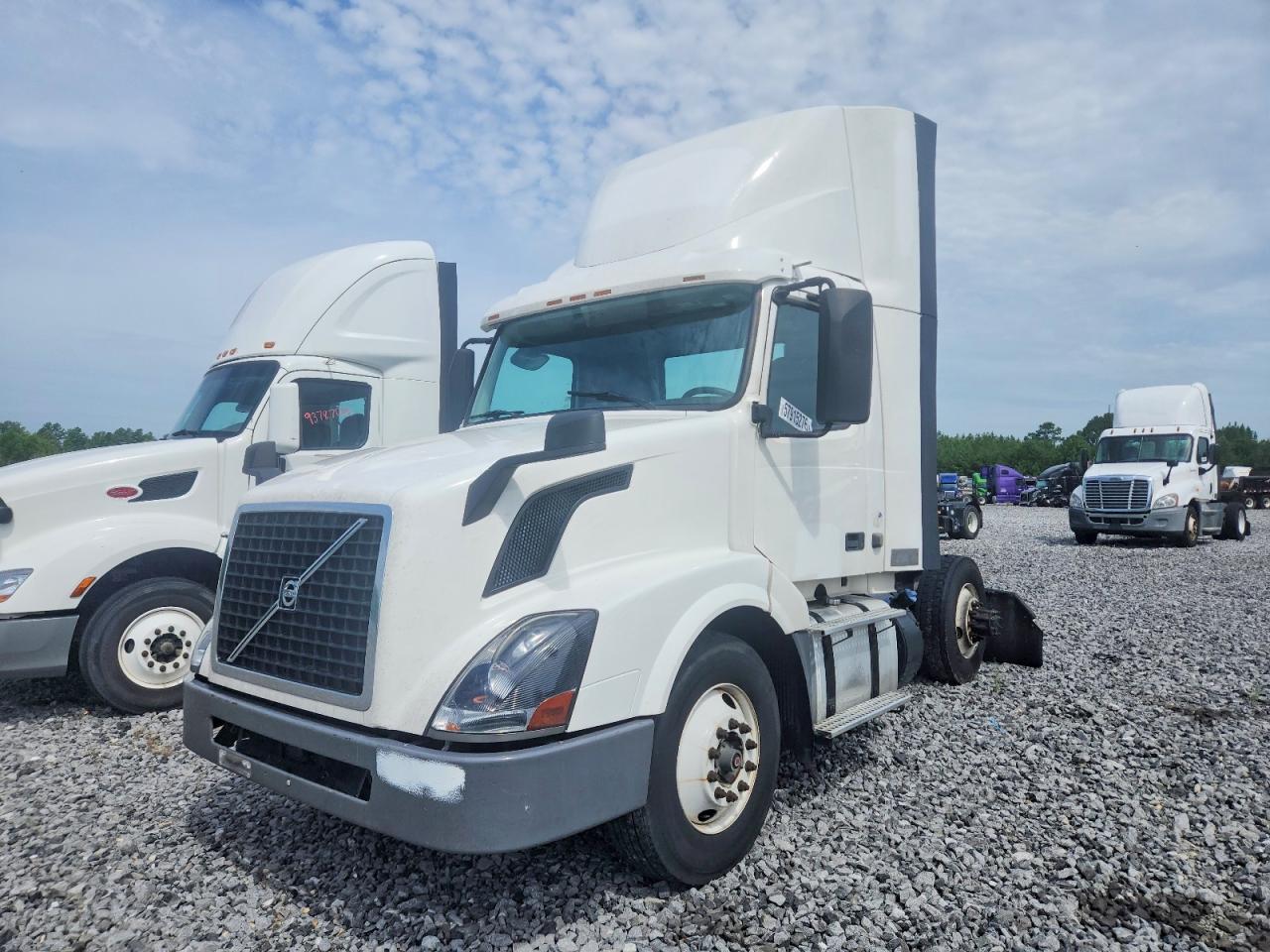 2017 VOLVO VNL