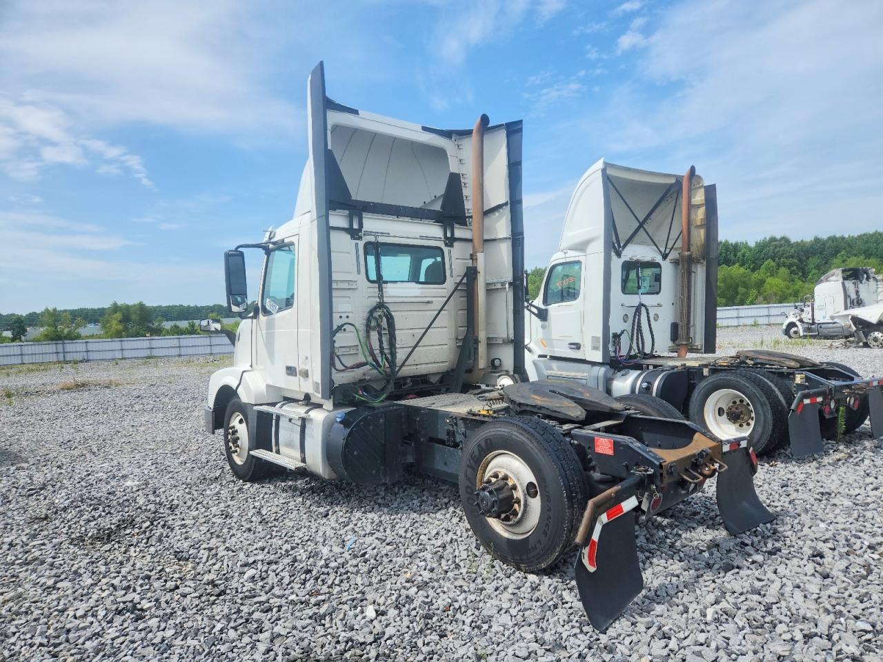 2017 VOLVO VNL