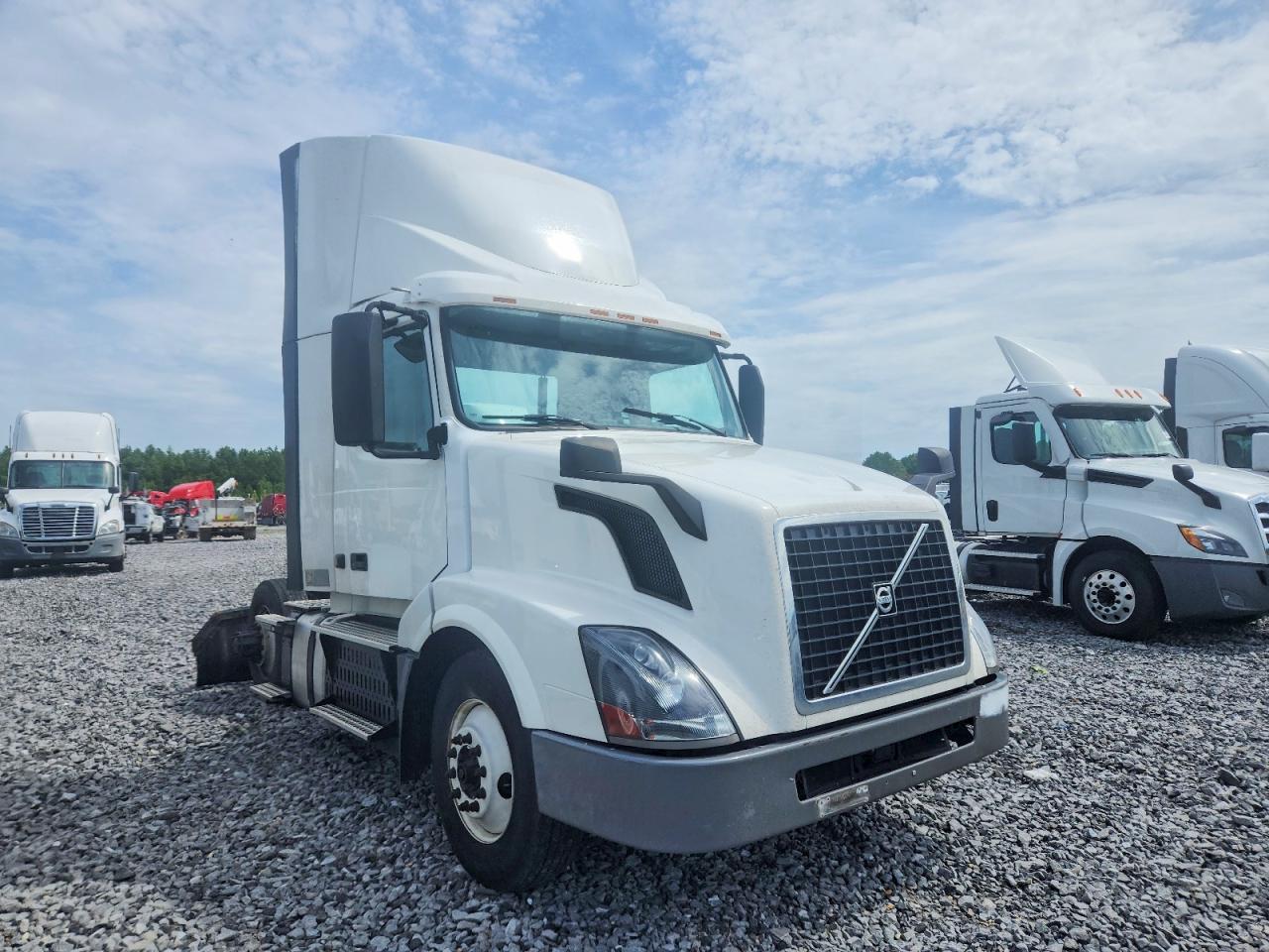2017 VOLVO VNL