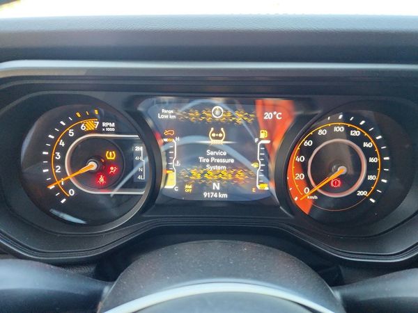2025 JEEP WRANGLER Sahara
