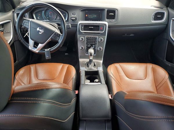 2015 VOLVO S60 Premier (non R design)