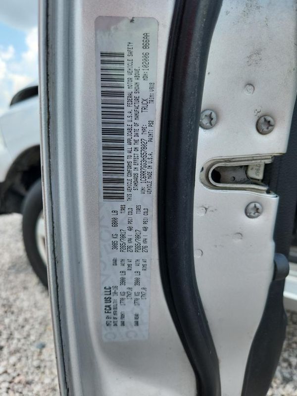2017 RAM 1500 SLT
