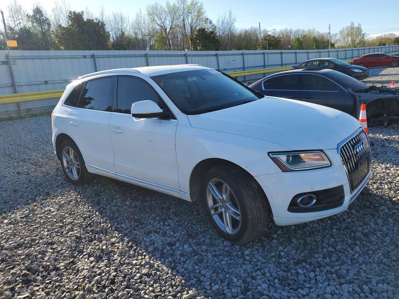 2013 AUDI Q5 Premium Plus