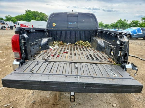 2017 TOYOTA TACOMA