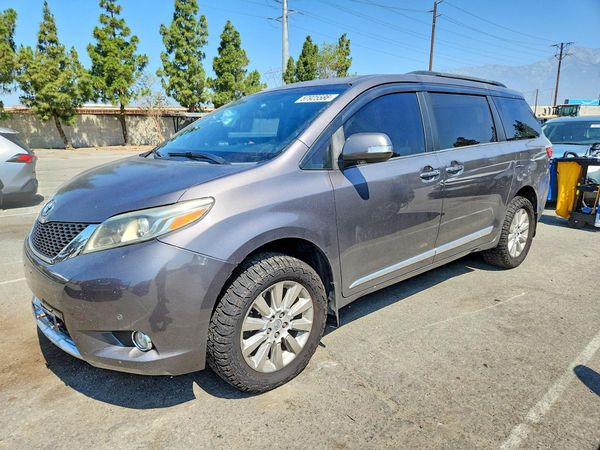 2015 TOYOTA SIENNA