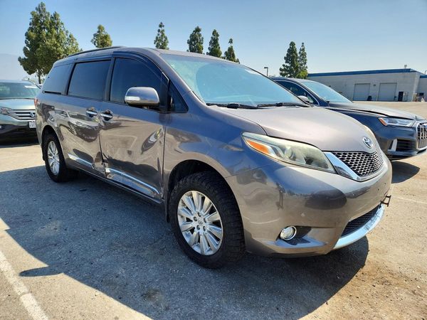 2015 TOYOTA SIENNA