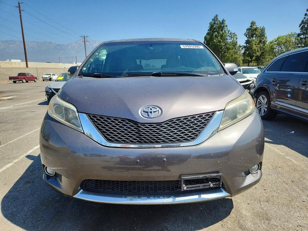 2015 TOYOTA SIENNA
