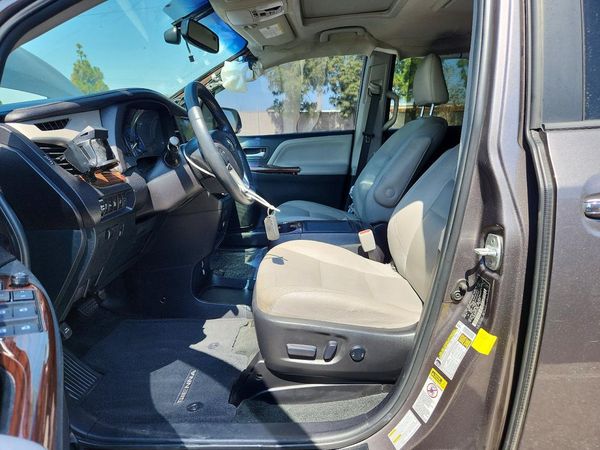 2015 TOYOTA SIENNA