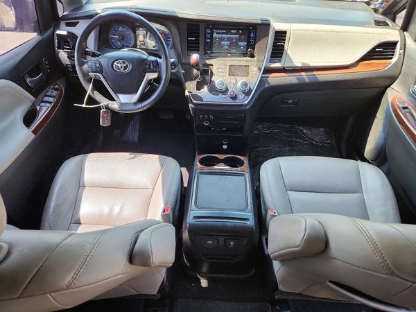 2015 TOYOTA SIENNA