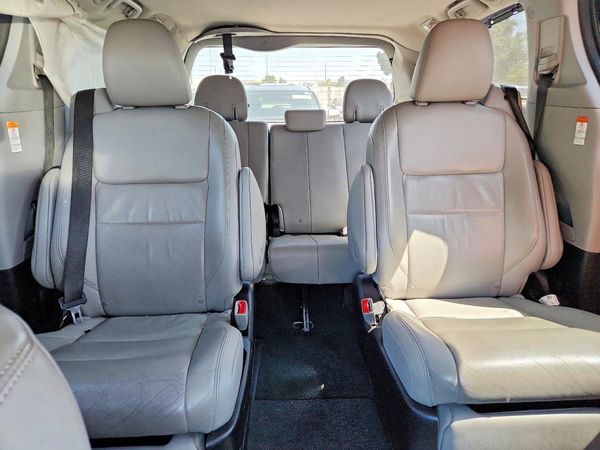 2015 TOYOTA SIENNA