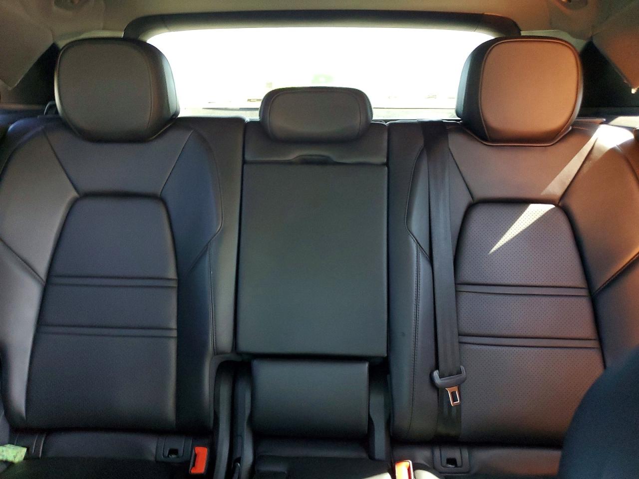2020 PORSCHE CAYENNE
