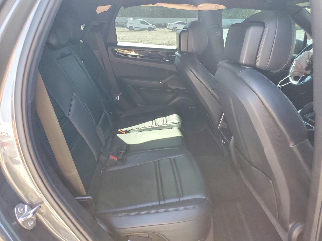 2020 PORSCHE CAYENNE