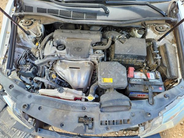 2012 TOYOTA CAMRY — Engine bay