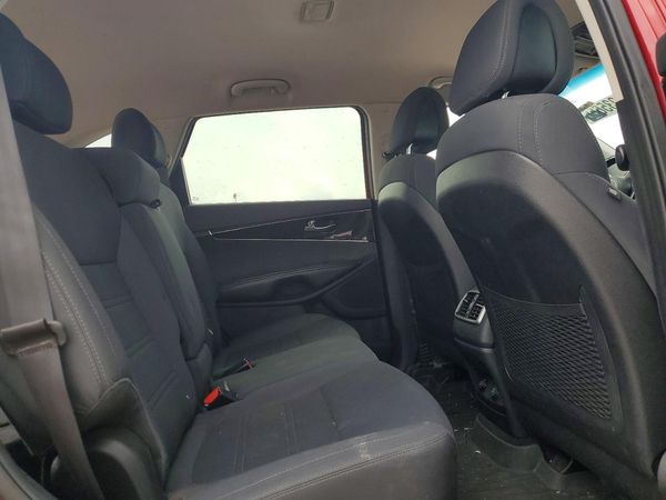 2016 KIA SORENTO L / LX