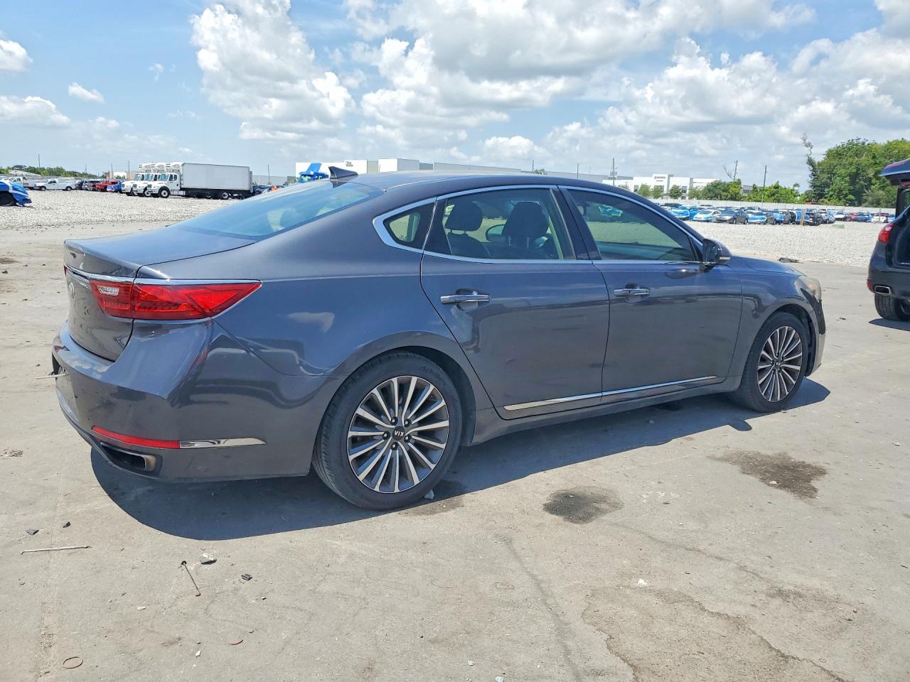 2017 KIA CADENZA Premium