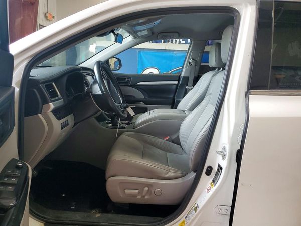 2019 TOYOTA HIGHLANDER LE/LE Plus
