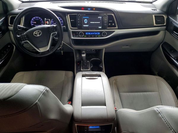 2019 TOYOTA HIGHLANDER LE/LE Plus