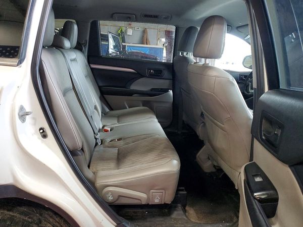 2019 TOYOTA HIGHLANDER LE/LE Plus