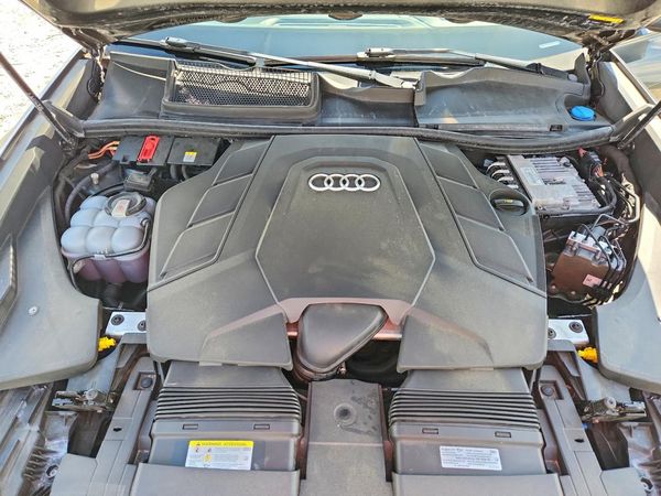 2021 AUDI Q8