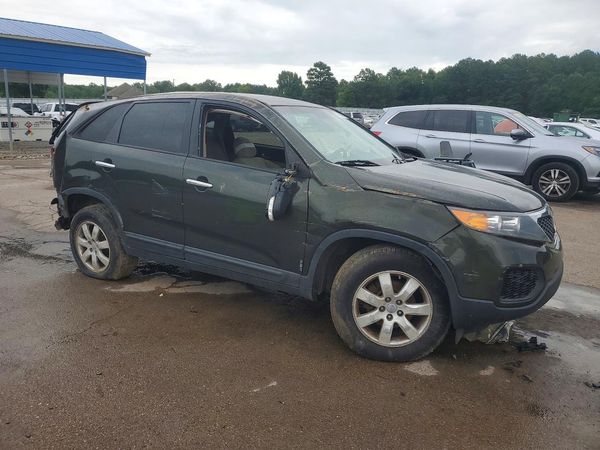 2013 KIA SORENTO Base / LX