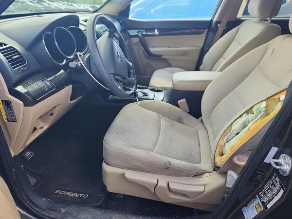 2013 KIA SORENTO Base / LX