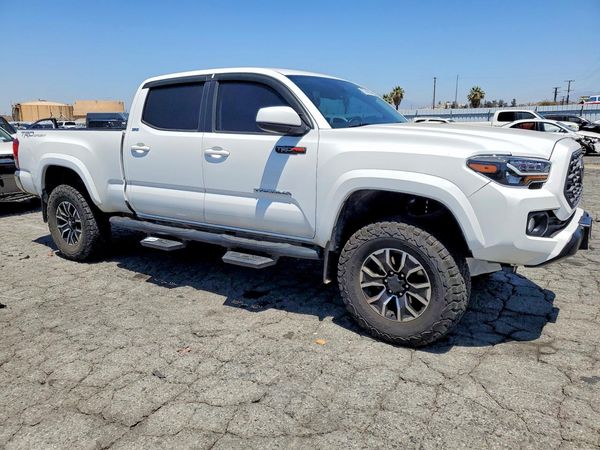 2022 TOYOTA TACOMA SR5 — Passenger 3/4