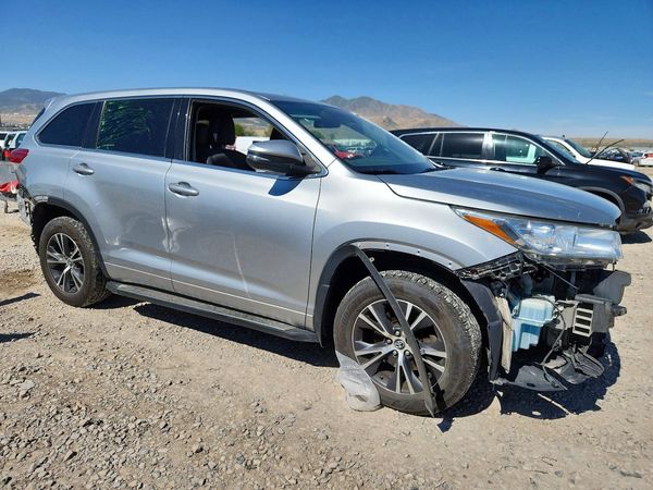 2018 TOYOTA HIGHLANDER LE/LE Plus