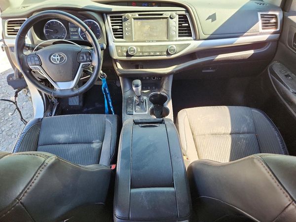 2018 TOYOTA HIGHLANDER LE/LE Plus