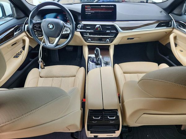 2022 BMW 530