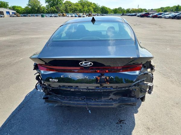 2022 HYUNDAI ELANTRA SEL w/Convenience Pkg