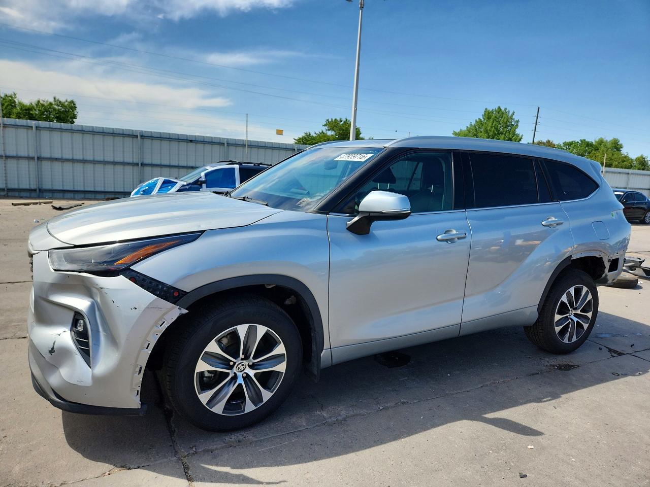 2022 TOYOTA HIGHLANDER XLE