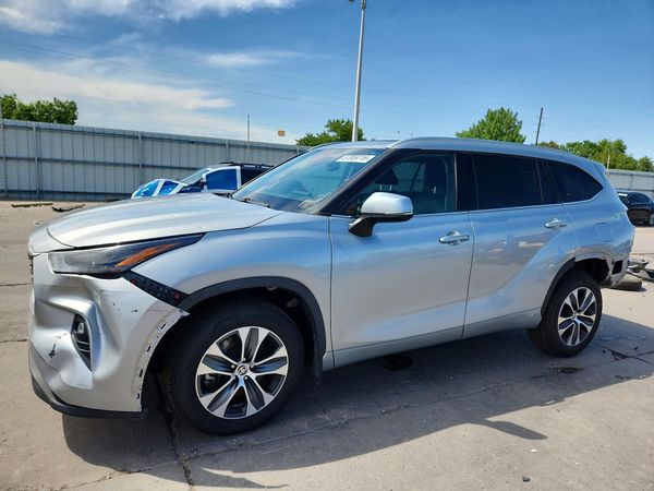 2022 TOYOTA HIGHLANDER XLE