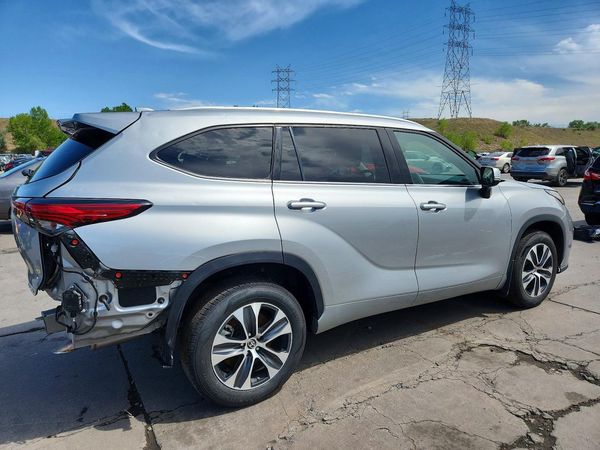 2022 TOYOTA HIGHLANDER XLE