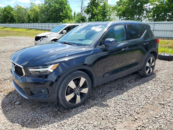 2021 VOLVO XC40