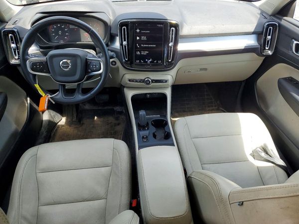 2021 VOLVO XC40