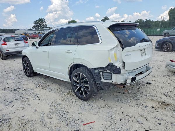 2021 VOLVO XC90 Momentum