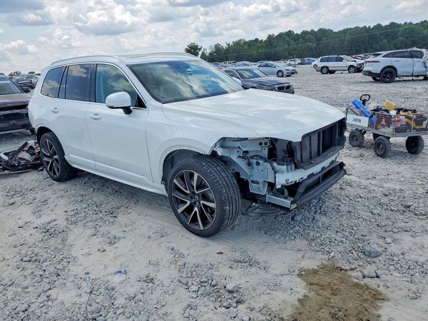2021 VOLVO XC90 Momentum