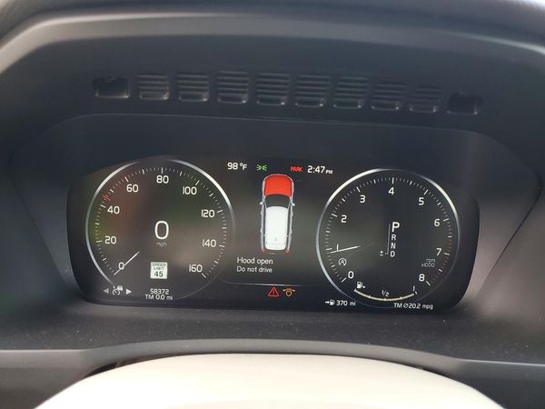 2021 VOLVO XC90 Momentum
