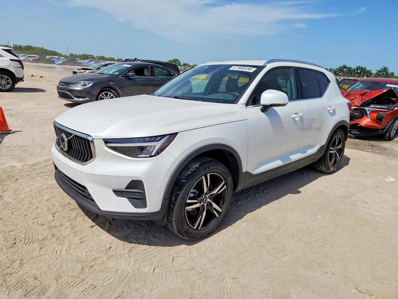 2025 VOLVO XC40 Core