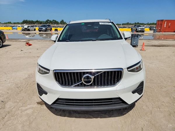 2025 VOLVO XC40 Core