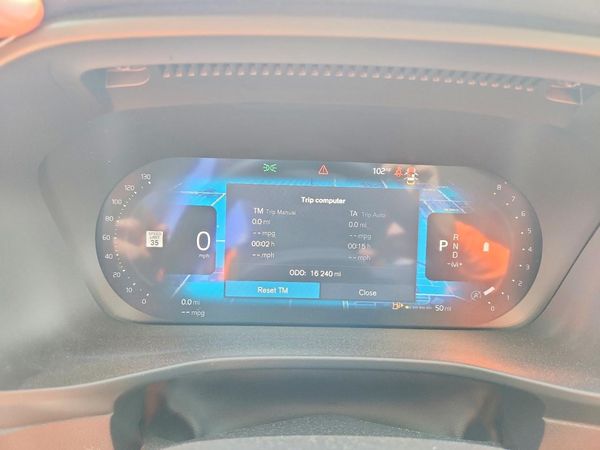 2025 VOLVO XC40 Core