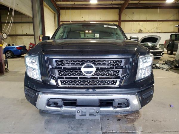2023 NISSAN TITAN Crew Cab