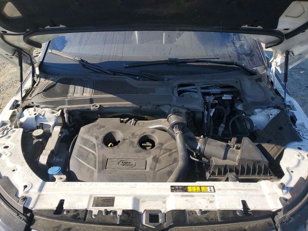 2017 LAND ROVER RANGEROVER SE — Engine bay
